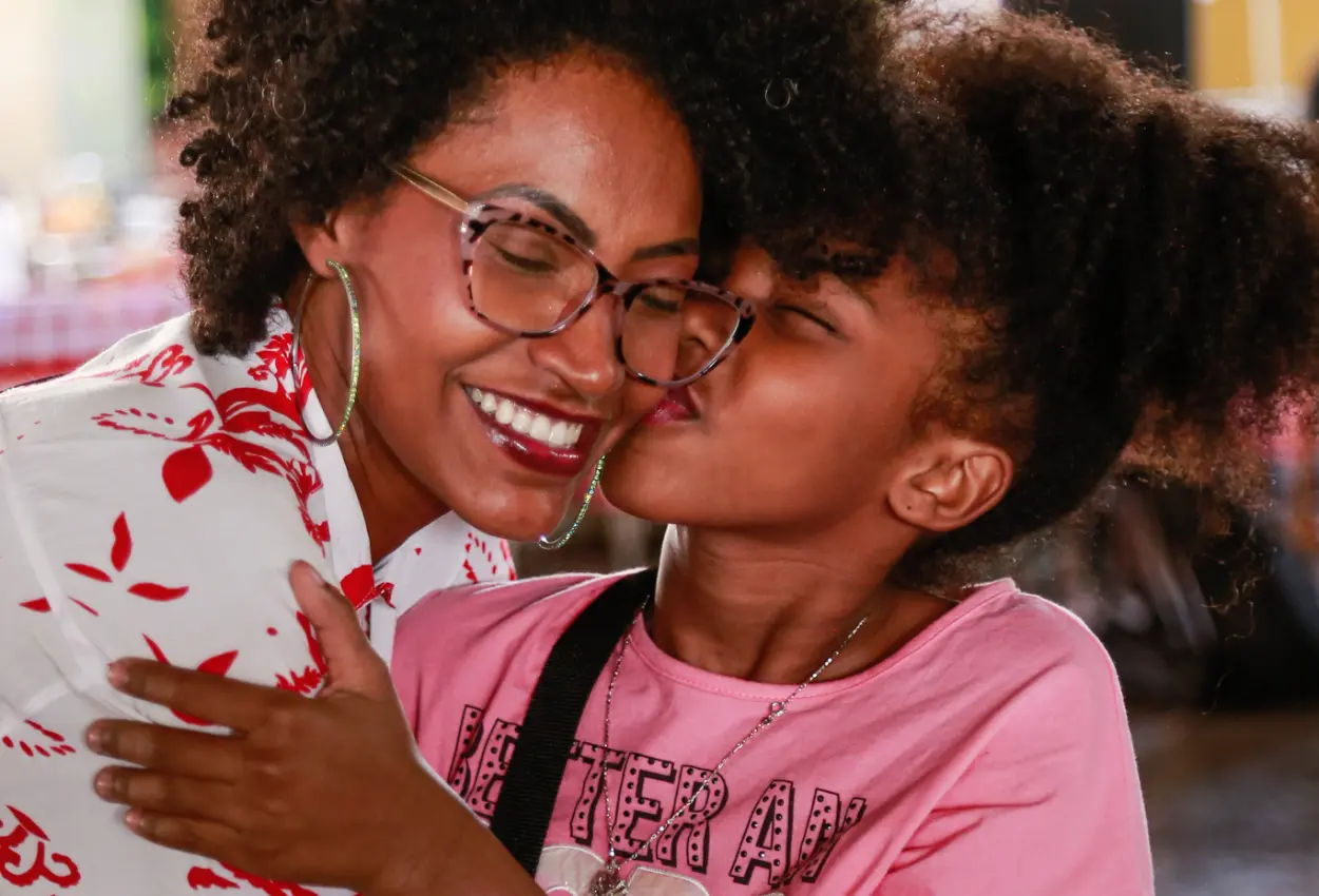Feira Cabide Rosa terá edição de Dia das Mães com 10 mil peças e música ao vivo em Goiânia