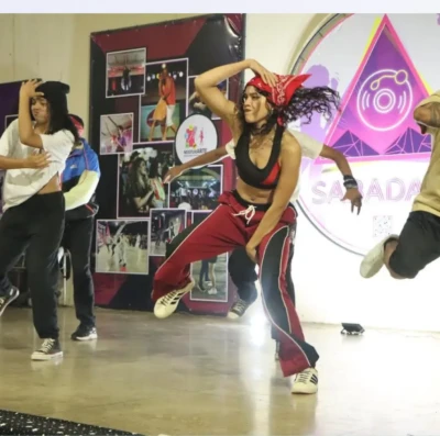 Sabadaço Flashback leva clássicos dos antigos bailes para noite gratuita de música e dança em Senador Canedo
