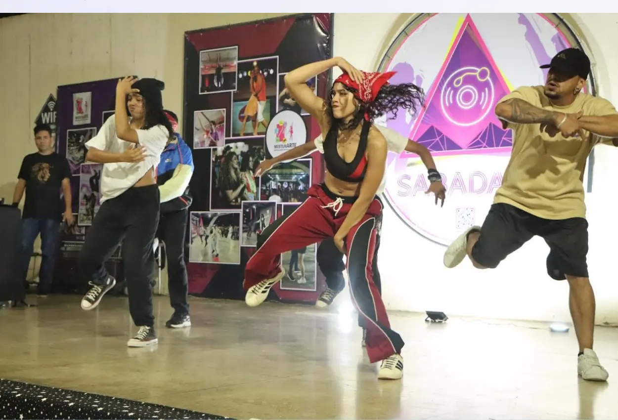 Sabadaço Flashback leva clássicos dos antigos bailes para noite gratuita de música e dança em Senador Canedo