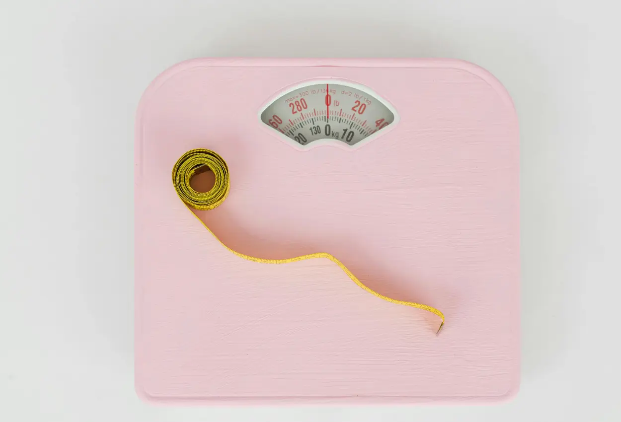 Obesidade infantil pode fazer meninas menstruarem até 1 ano antes; entenda relação com puberdade precoce