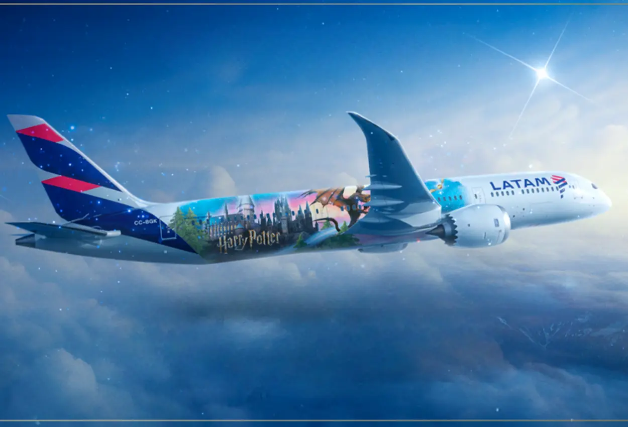 LATAM lança voo temático de Harry Potter e promete experiência mágica até Orlando