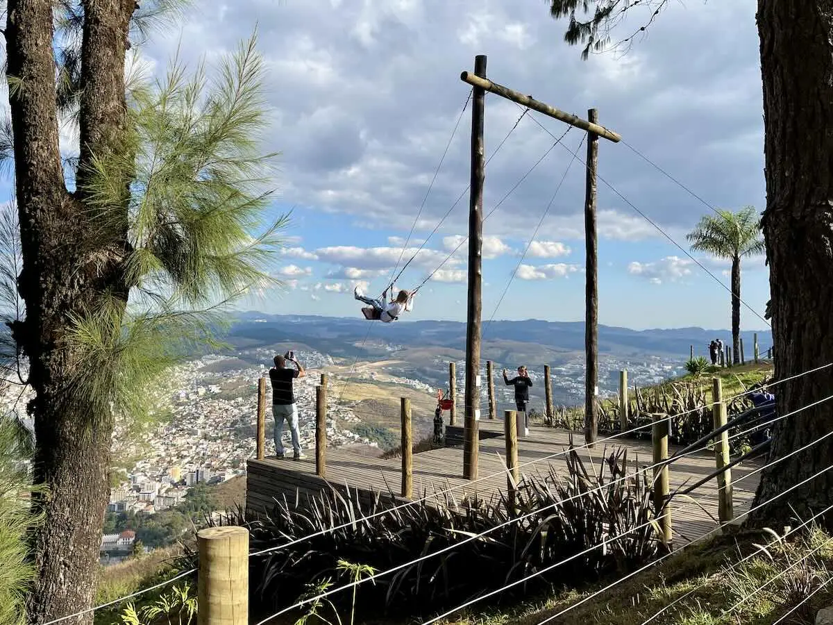 Poços de Caldas no Sul de Minas atrai visitantes por águas termais e clima agradável