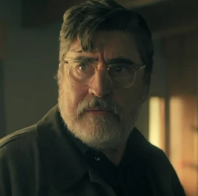 The Boroughs Netflix revela série dos Irmãos Duffer com comunidade de idosos diante de invasão alienígena no deserto