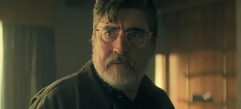 The Boroughs Netflix revela série dos Irmãos Duffer com comunidade de idosos diante de invasão alienígena no deserto