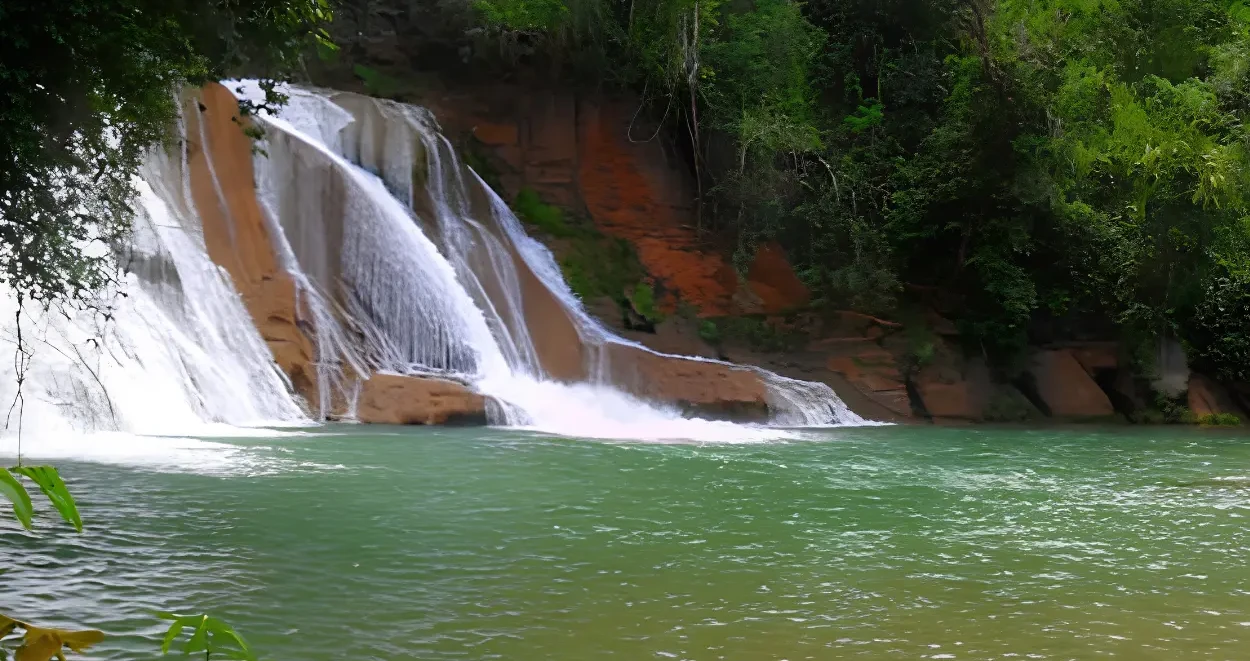 Cachoeira Paraíso do Cerrado, em Mambaí, Goiás