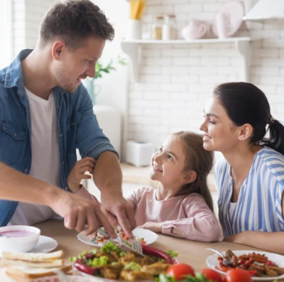 Excesso de peso atinge 33% das crianças e adolescentes no Brasil; especialistas apontam papel da alimentação tradicional