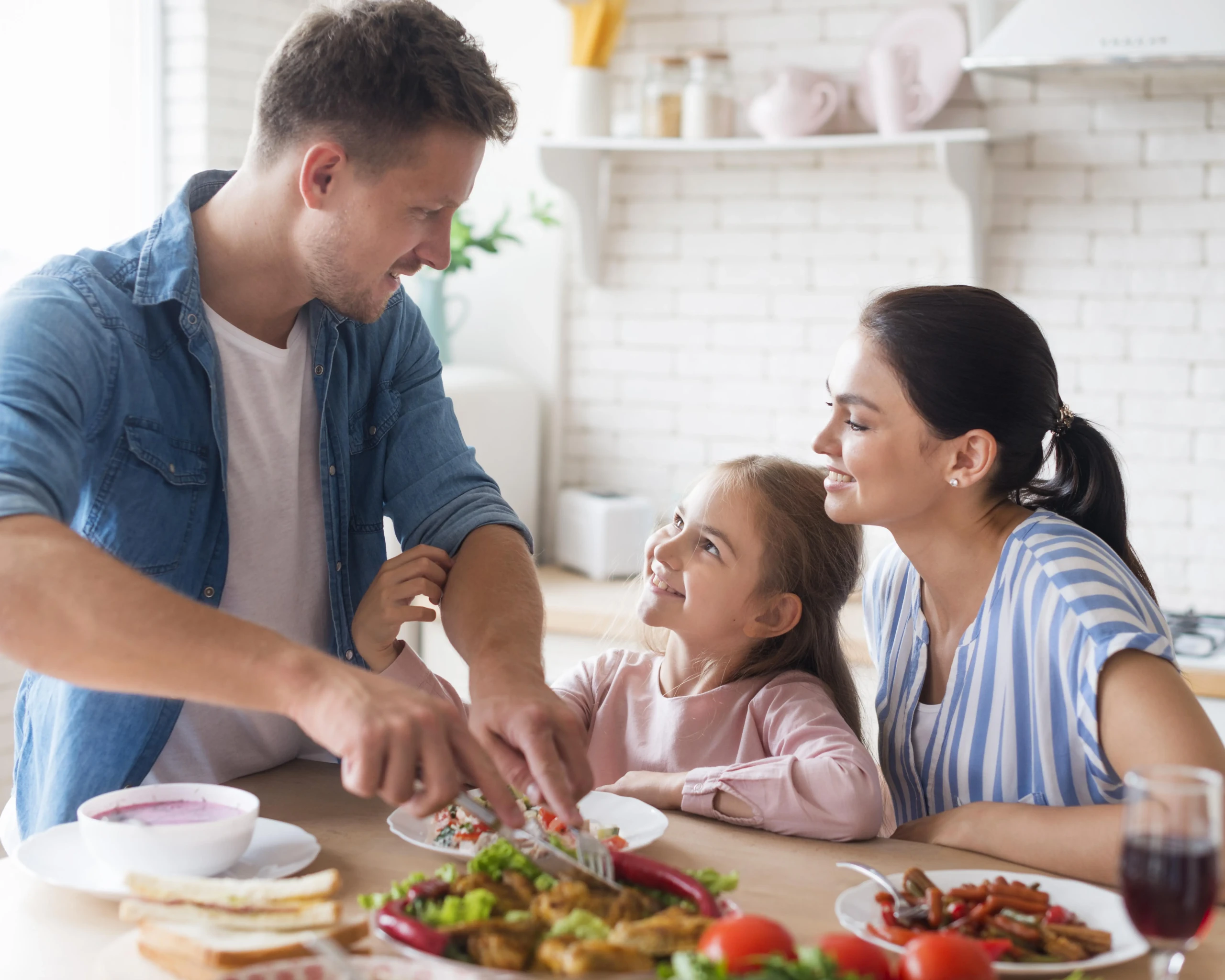 Excesso de peso atinge 33% das crianças e adolescentes no Brasil; especialistas apontam papel da alimentação tradicional