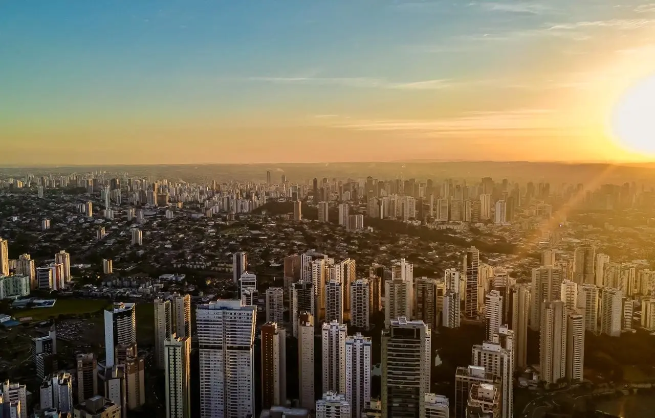 Baixa umidade em Goiânia Defesa Civil orienta cuidados com saúde e incêndios