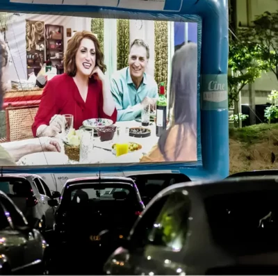 Goiania-recebe-cinema-drive-in-gratuito-com-Superman-F1-–-O-Filme-e-mais-4-sucessos