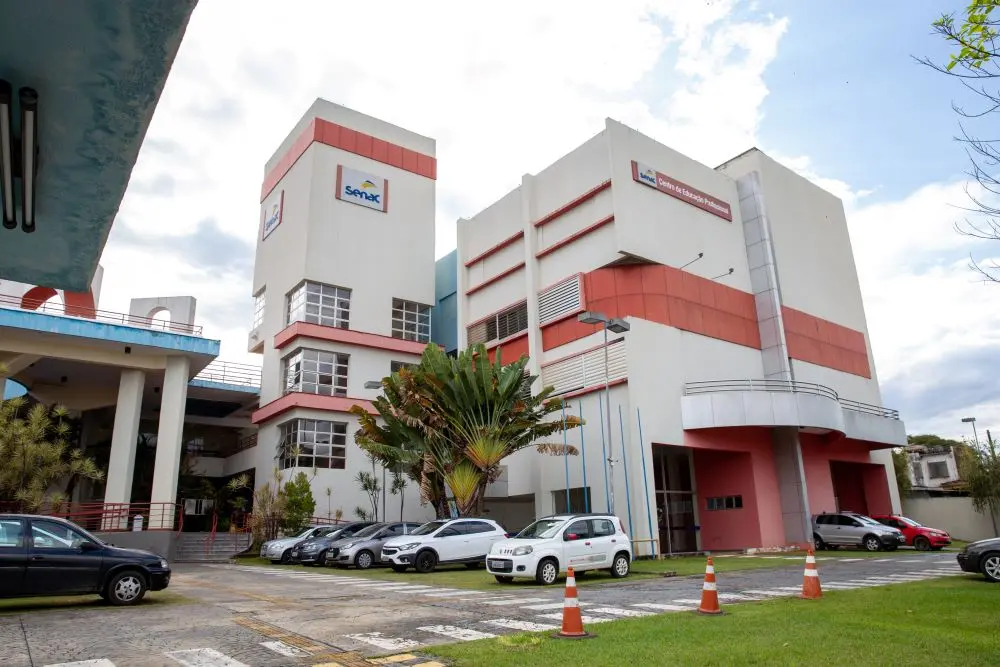 Sesc e Senac Goiás abrem novas vagas de emprego com salários de até R$6,2 mil
