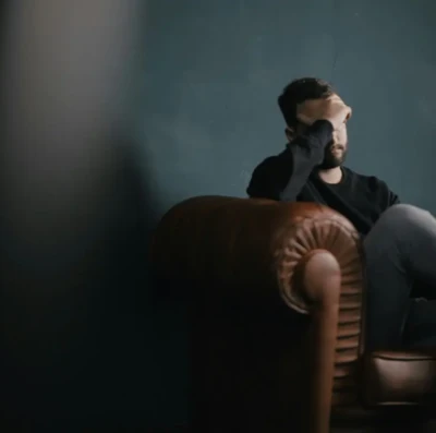 Você sabe diferenciar tristeza de depressão Psiquiatra explica os sinais