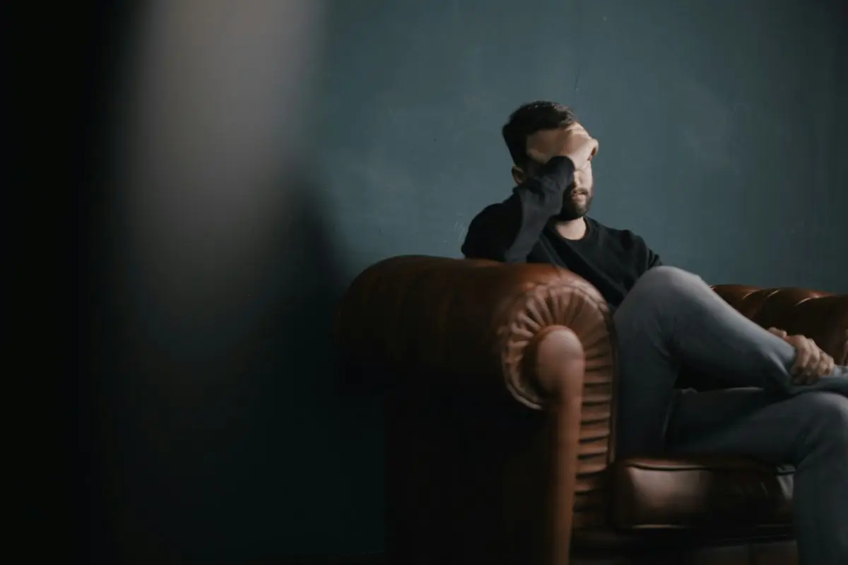 Você sabe diferenciar tristeza de depressão? Psiquiatra explica