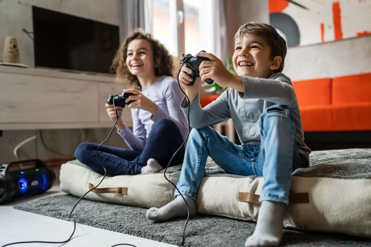 Nova lei obriga games a reforçar proteção de crianças e adolescentes; entenda