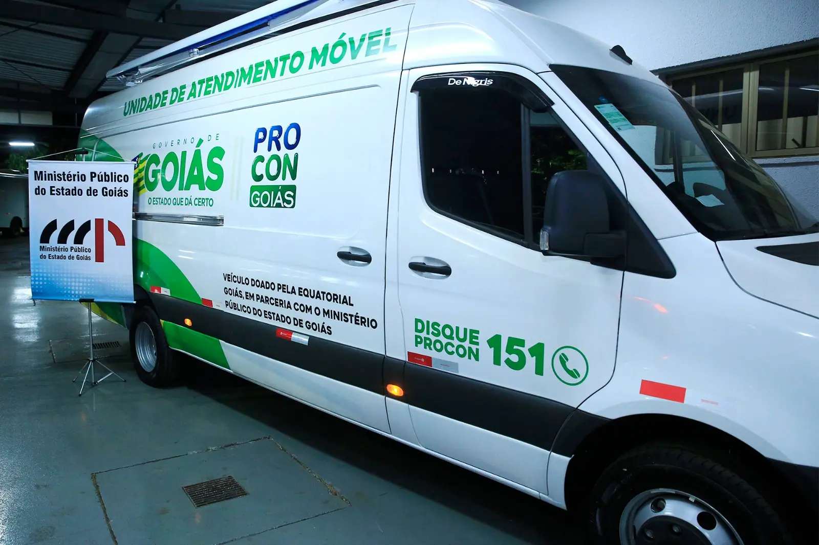 Equatorial Goiás entrega equipamentos à UFG e van ao Procon após acordo com MPGO
