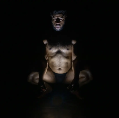 Espetáculo goiano Espécie leva teatro físico da Casa 107 ao maior festival de artes do mundo