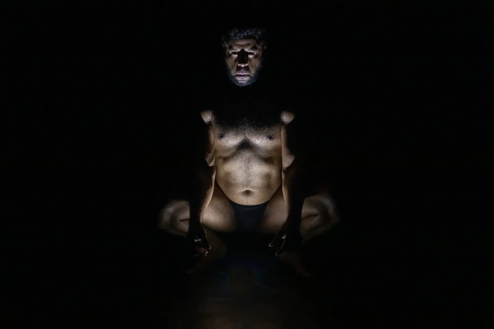 Espetáculo goiano Espécie leva teatro físico da Casa 107 ao maior festival de artes do mundo