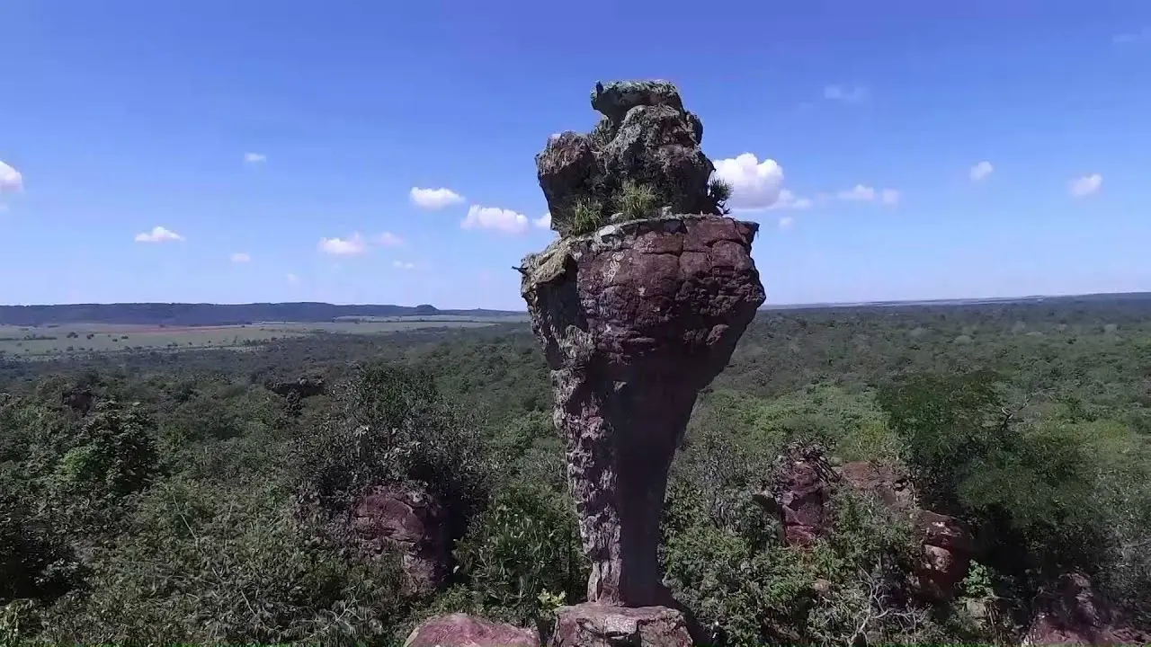 Paraúna revela cachoeiras, serras e formações rochosas em Goiás; veja inventário turístico