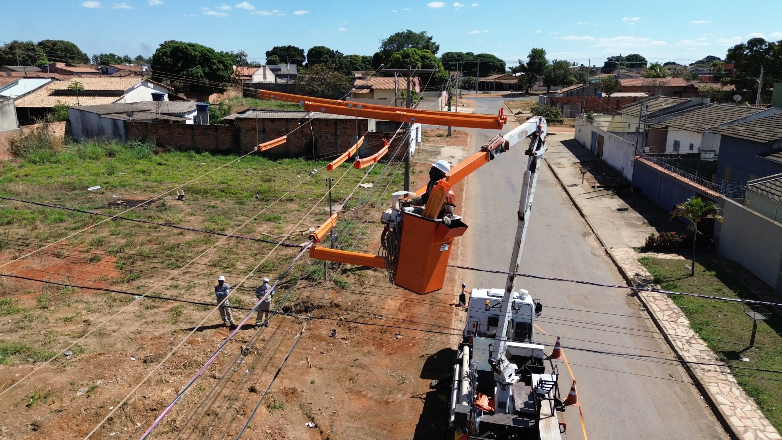 Mutirão da Equatorial Goiás faz manutenção para atender 50 mil em Aparecida de Goiânia