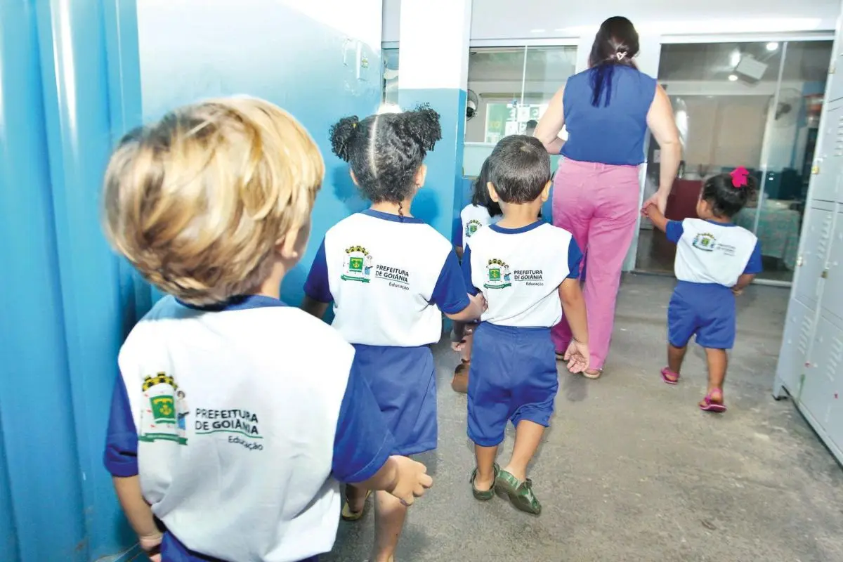 Após greve, funcionários administrativos da educação de Goiânia terão nova tabela salarial até 2030