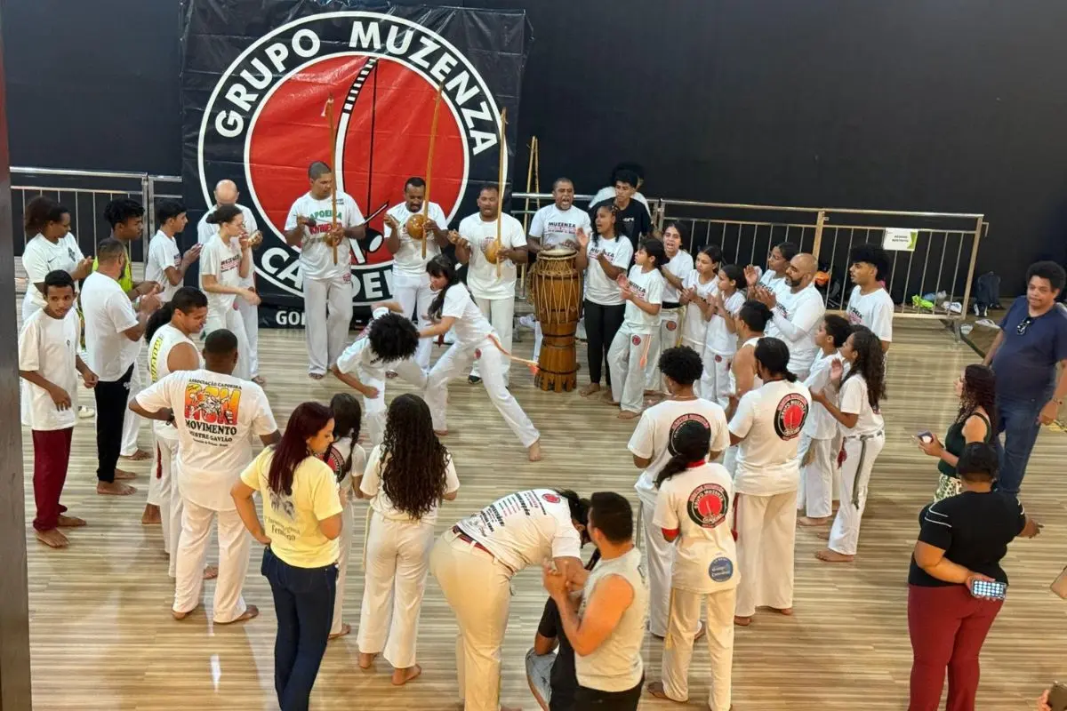 Shopping Cerrado recebe tarde de capoeira, samba e maculelê em Goiânia