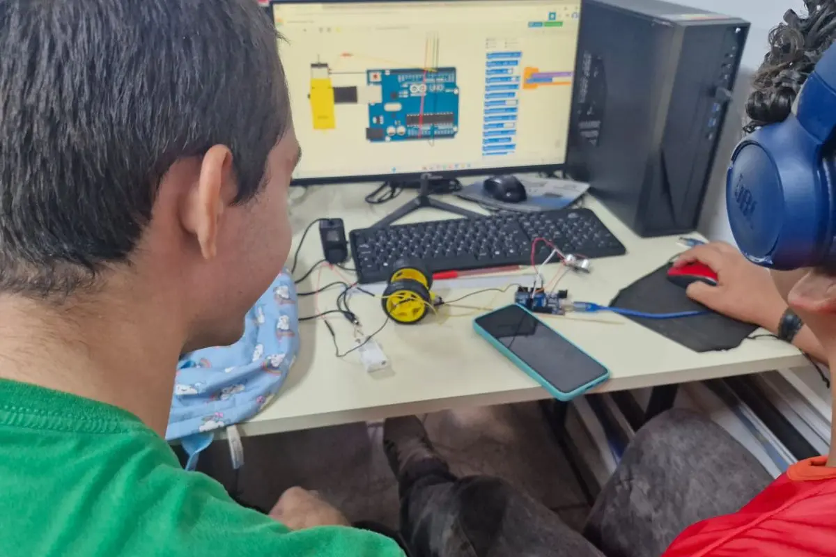 Goiás abre mais de 900 vagas para cursos gratuitos de robótica e tecnologia
