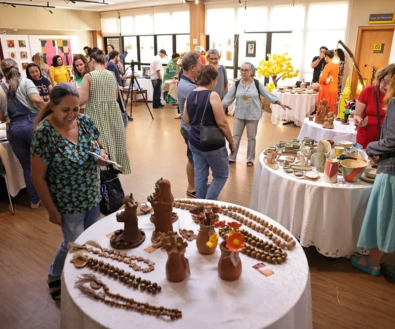 Feira de Artesanato em Goiânia reúne trabalho de 12 artistas de Goiás e show de Lô Bento