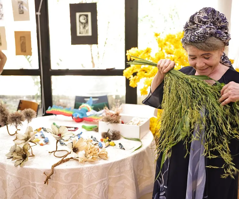 Feira de Artesanato em Goiânia reúne trabalho de 12 artistas de Goiás e show de Lô Bento
