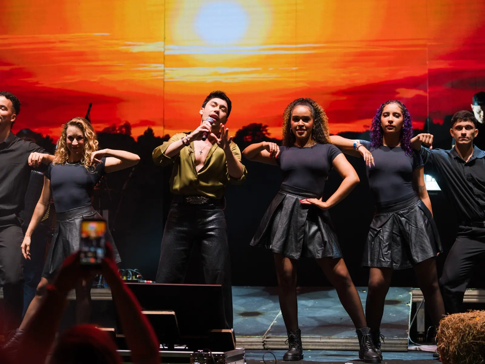 Hugo Vitti lança releitura de “Tocando em Frente” durante show em Goiânia