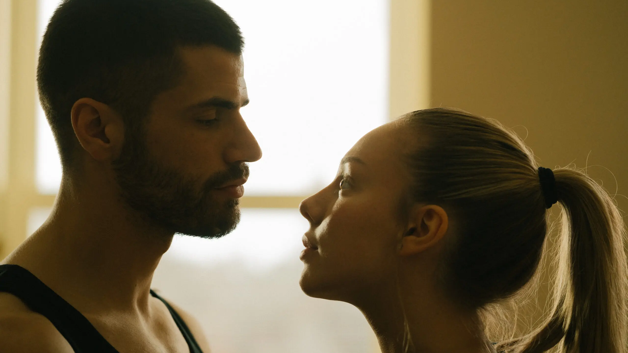 "Atraídos Pelo Destino": Conheça o filme inspirado nos livros "Marfil" e "Ébano", de Mercedes Ron