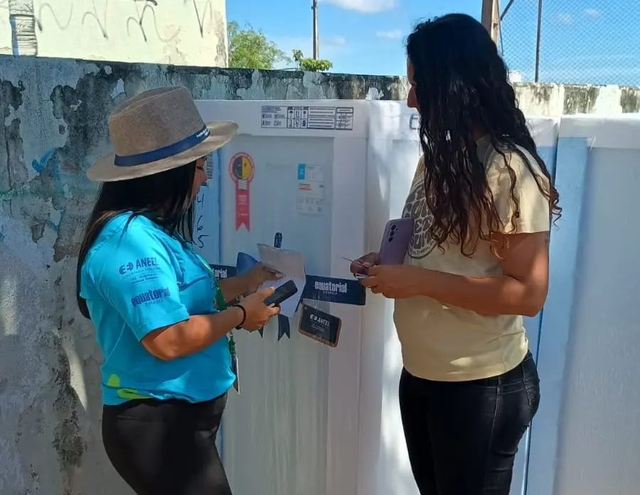 Mutirão da Equatorial Goiás sorteia 20 geladeiras e troca lâmpadas em Goiânia