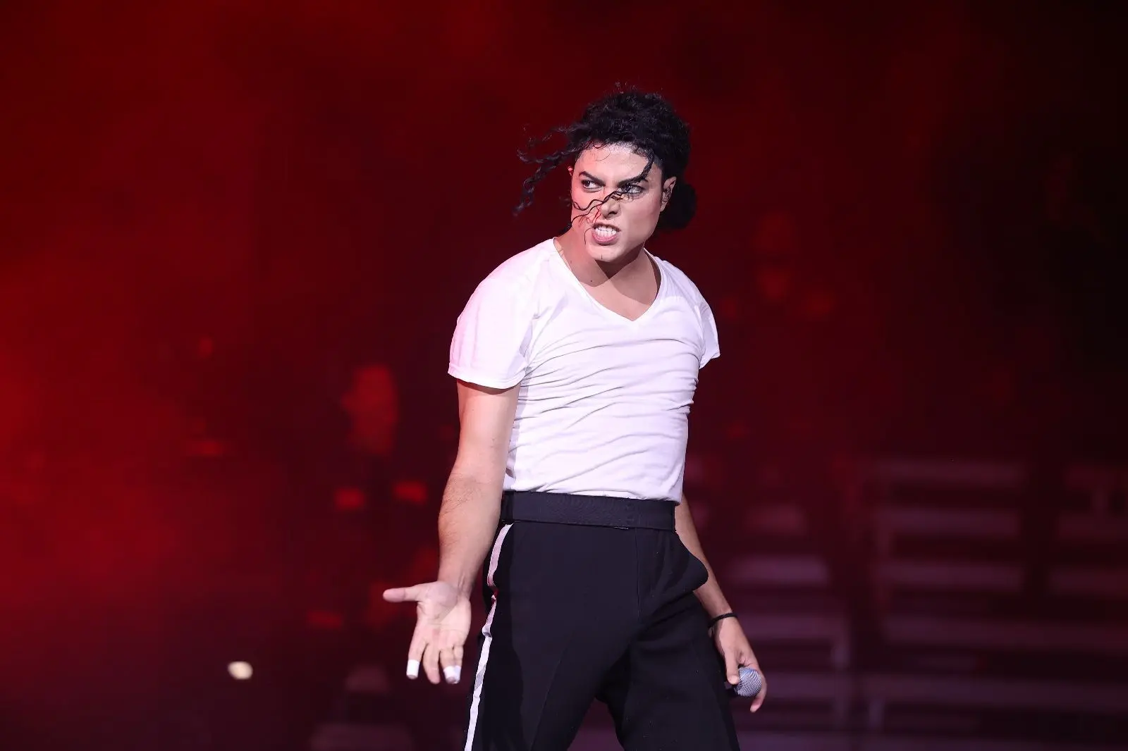 Rodrigo Teaser volta a Goiânia com tributo a Michael Jackson