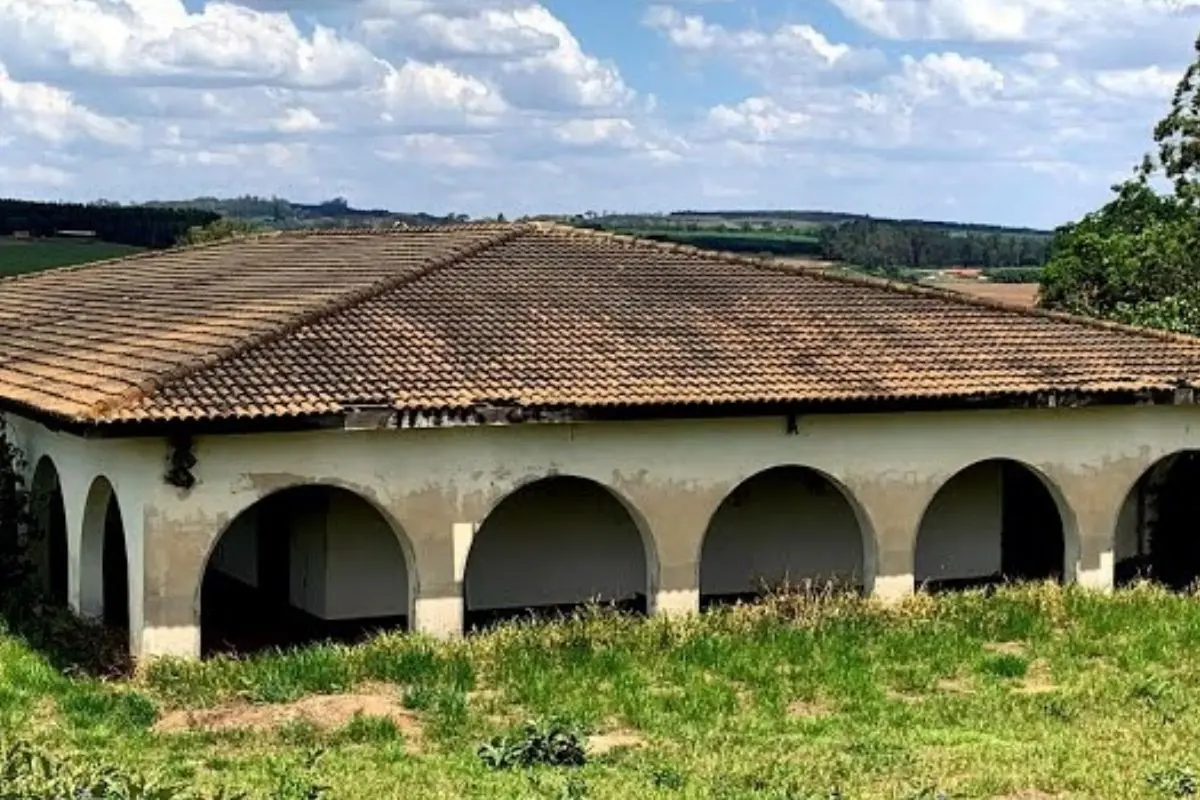 10 lugares em Goiás para visitar no Halloween, entre cavernas, mistérios e casarões antigos