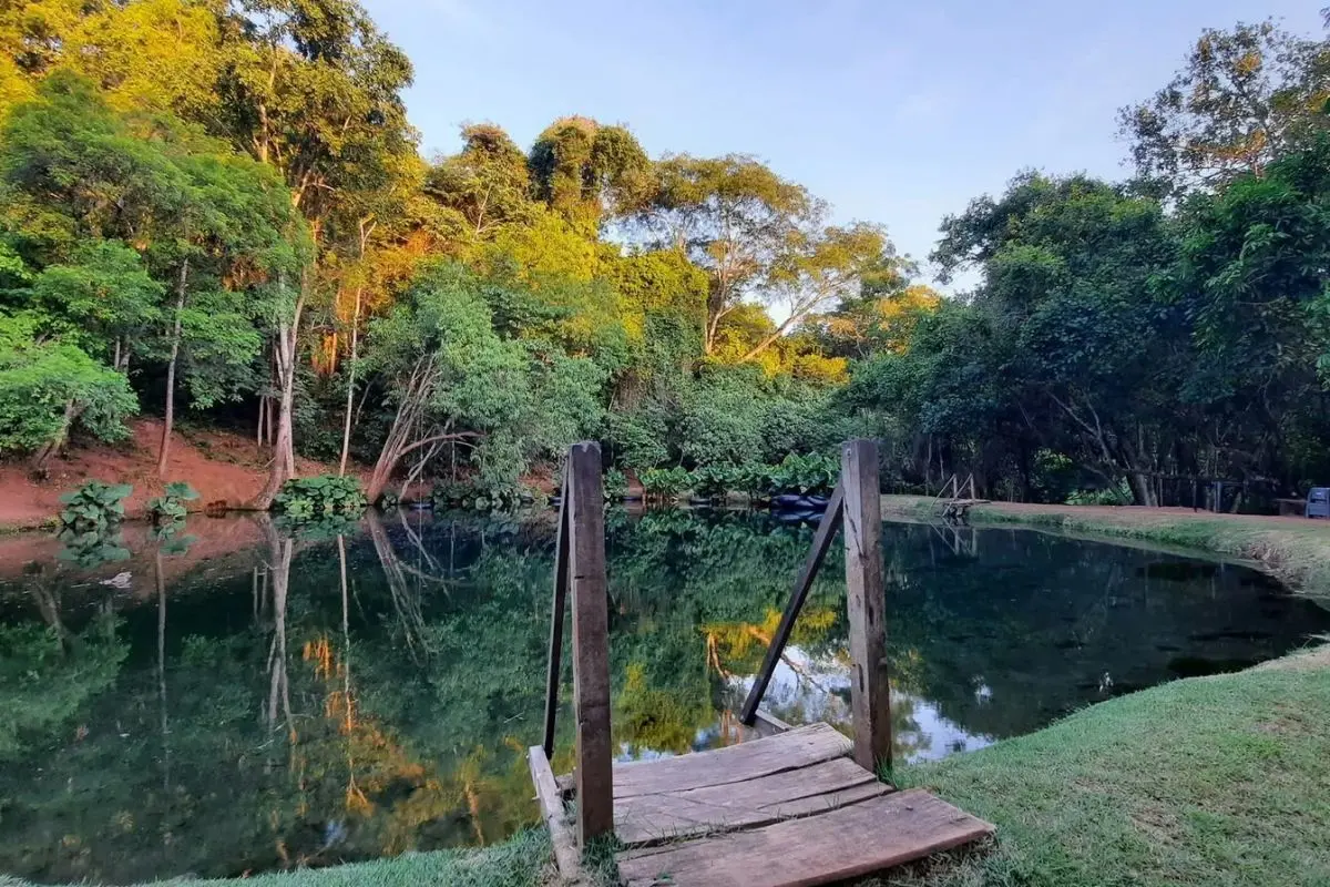 Lago Azul nasceu como refúgio da família e virou atração turística em Vila Propício