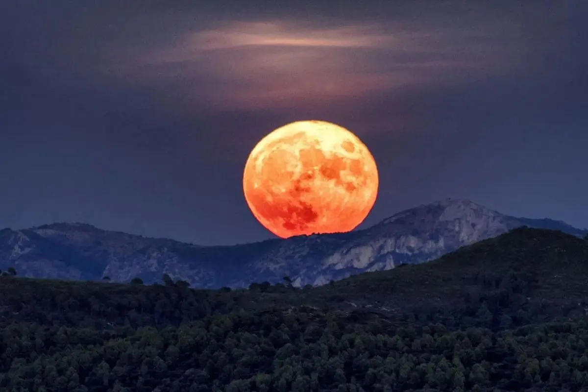 Lua do Caçador ilumina o céu e rende imagens impressionantes; veja o fenômeno