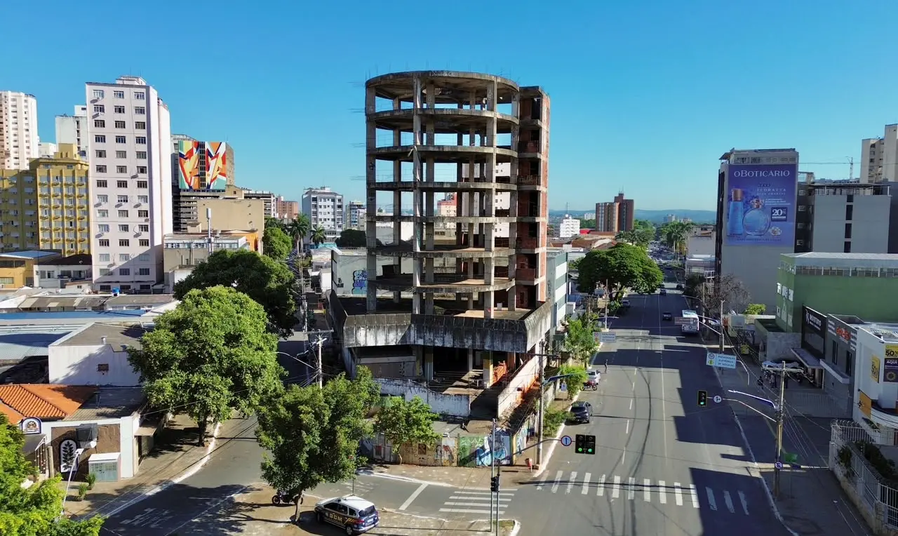 Prédio redondo da Avenida Araguaia terá novos muros, portões e medidas para impedir invasões