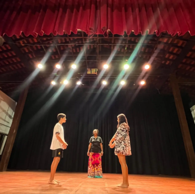 Sesc Anápolis oferece oficinas de teatro, máscaras e contação de histórias; veja como participar